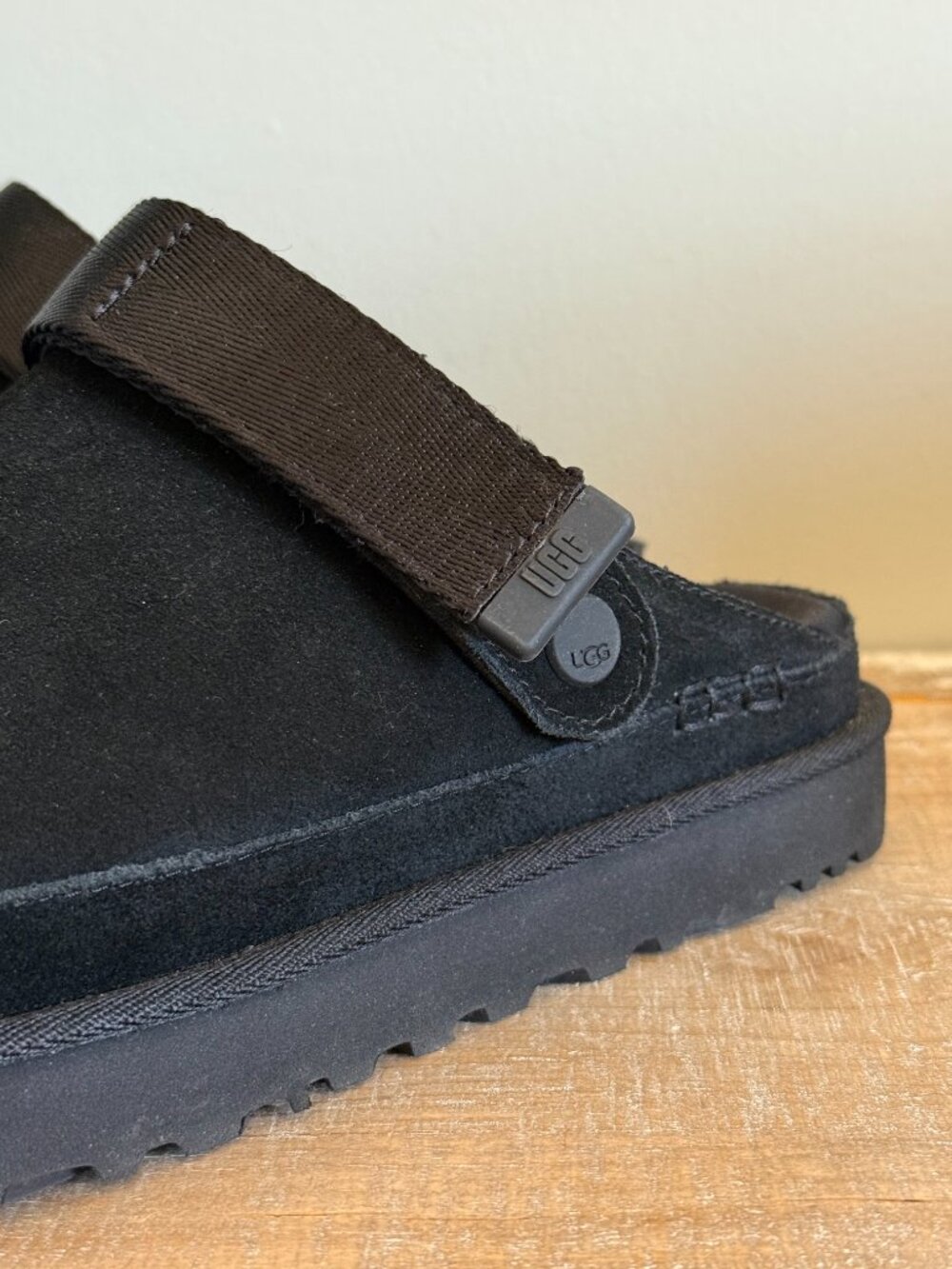UGG Goldenstar Clogs : 8 - Picture 4 of 5